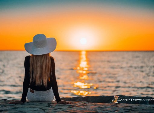 loopytravel-women-on-a-beach
